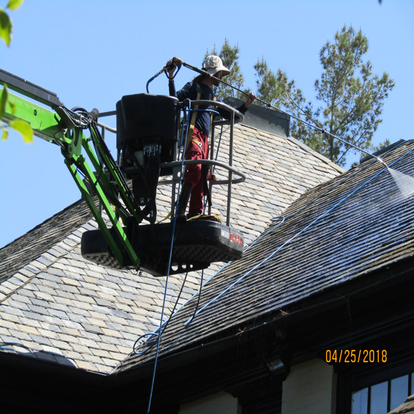 Lift-assisted cleaning near a high roof edge